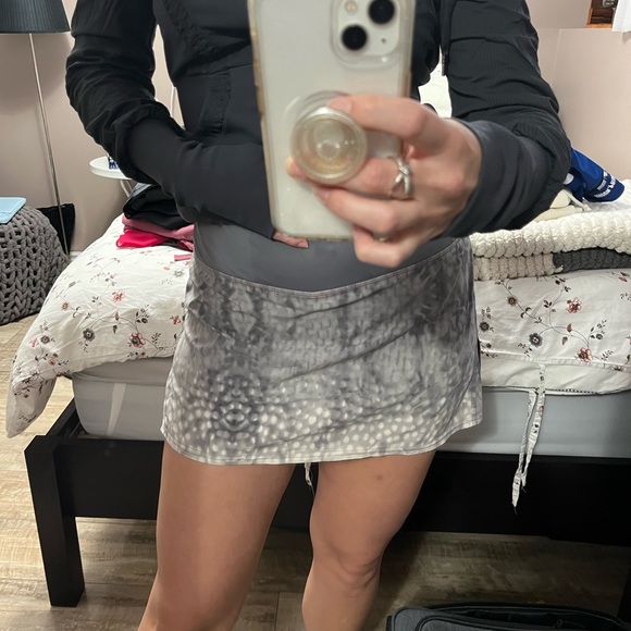 Lululemon Skort - Picture 4 of 4